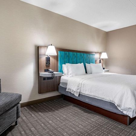 Hampton Inn & Suites Louisville East Exteriör bild
