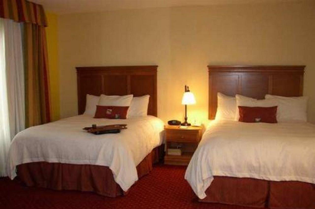 Hampton Inn & Suites Louisville East Exteriör bild