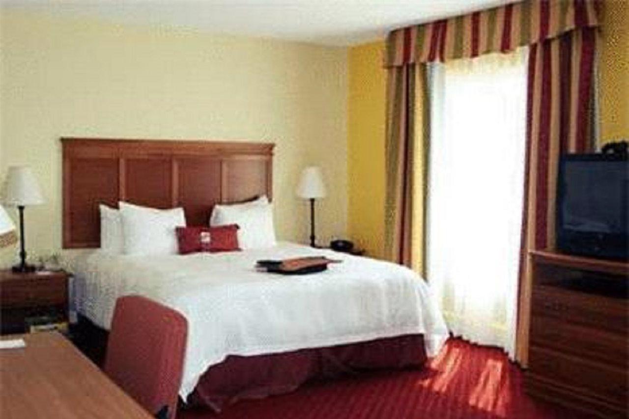 Hampton Inn & Suites Louisville East Exteriör bild