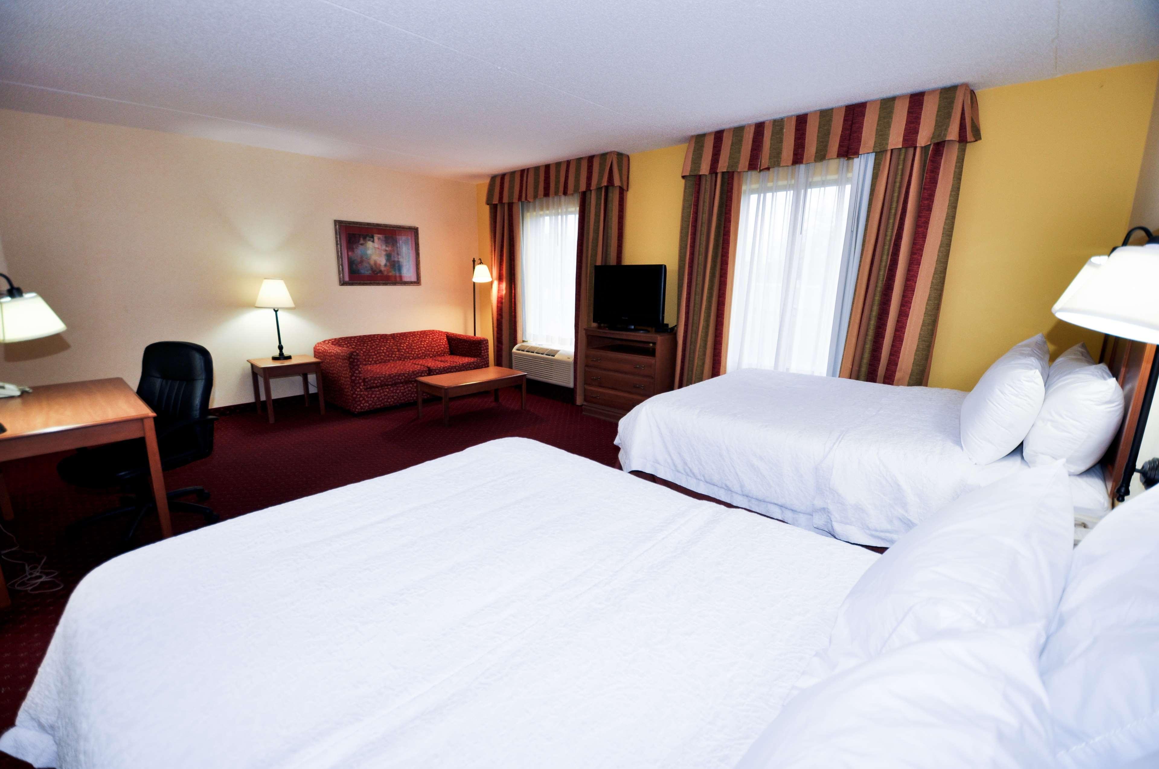 Hampton Inn & Suites Louisville East Exteriör bild