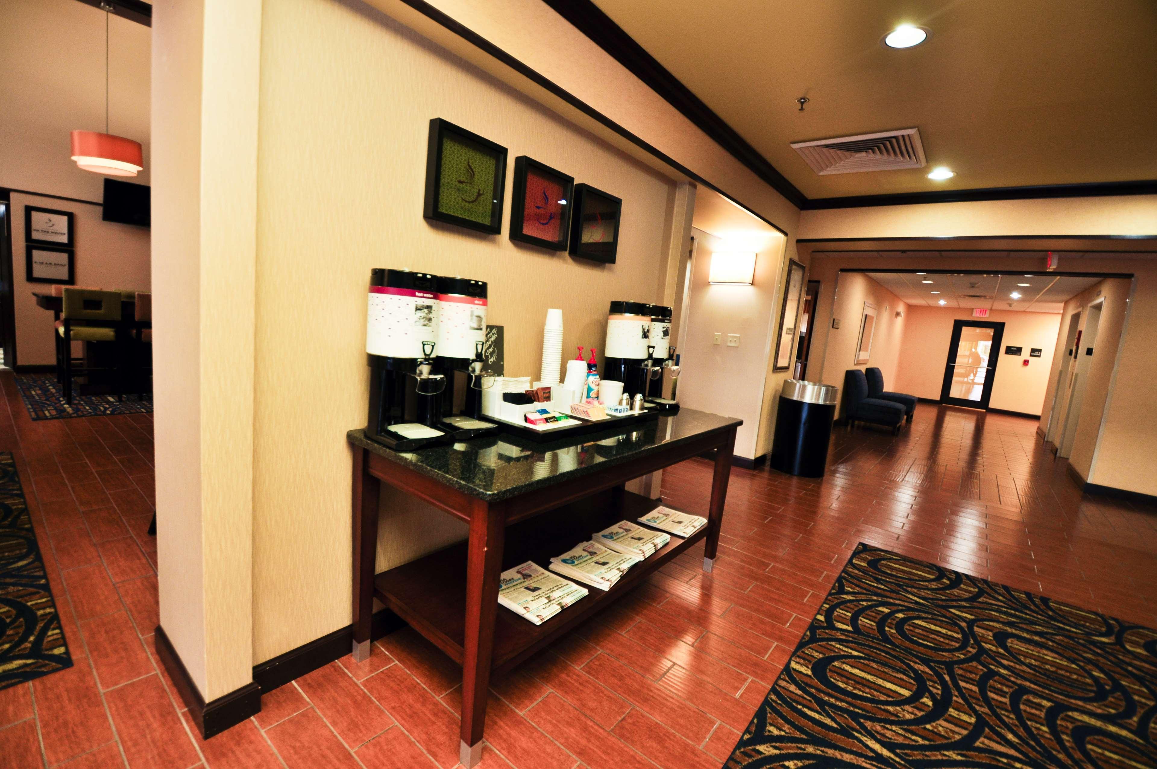 Hampton Inn & Suites Louisville East Exteriör bild