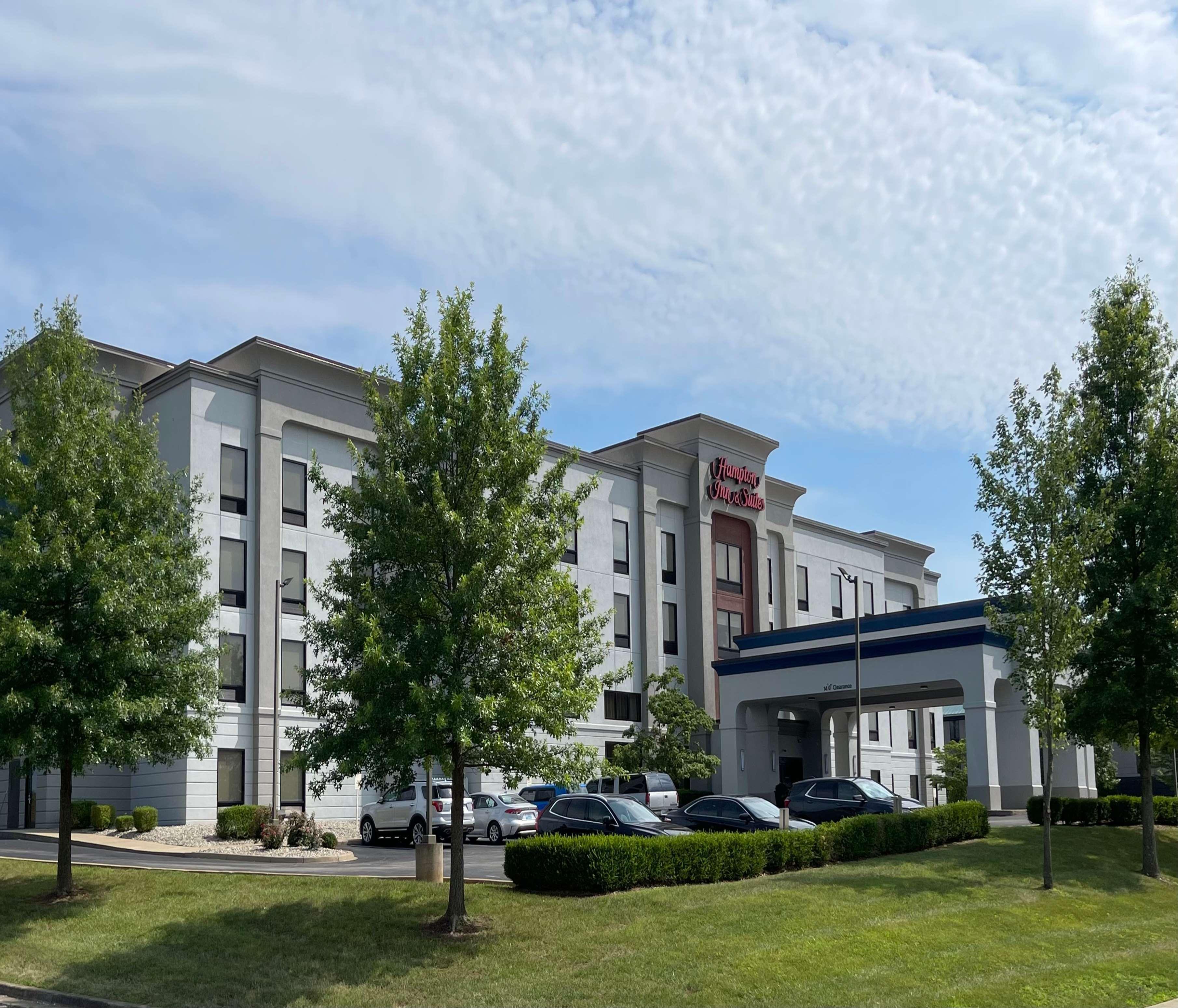 Hampton Inn & Suites Louisville East Exteriör bild