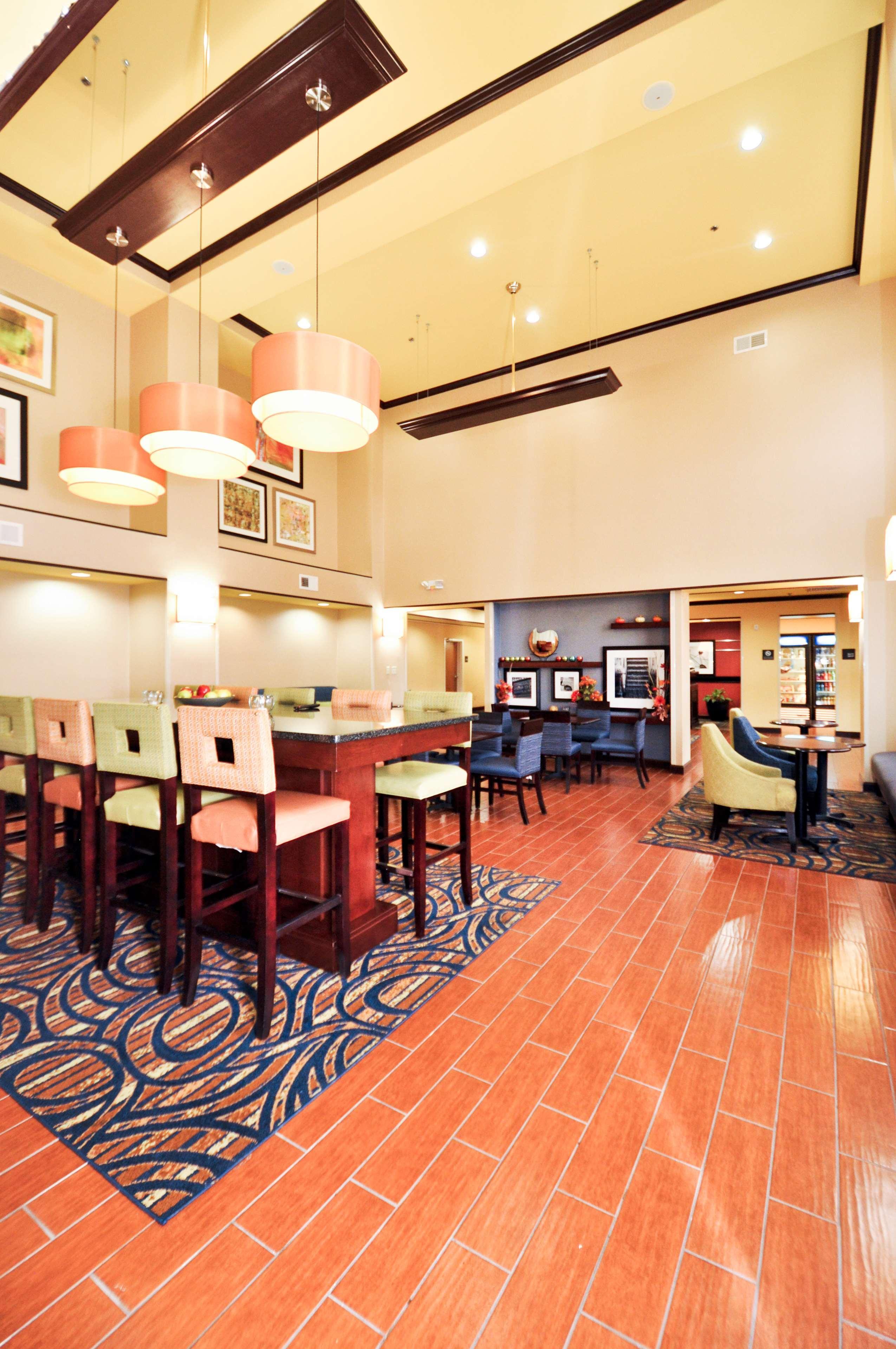 Hampton Inn & Suites Louisville East Exteriör bild