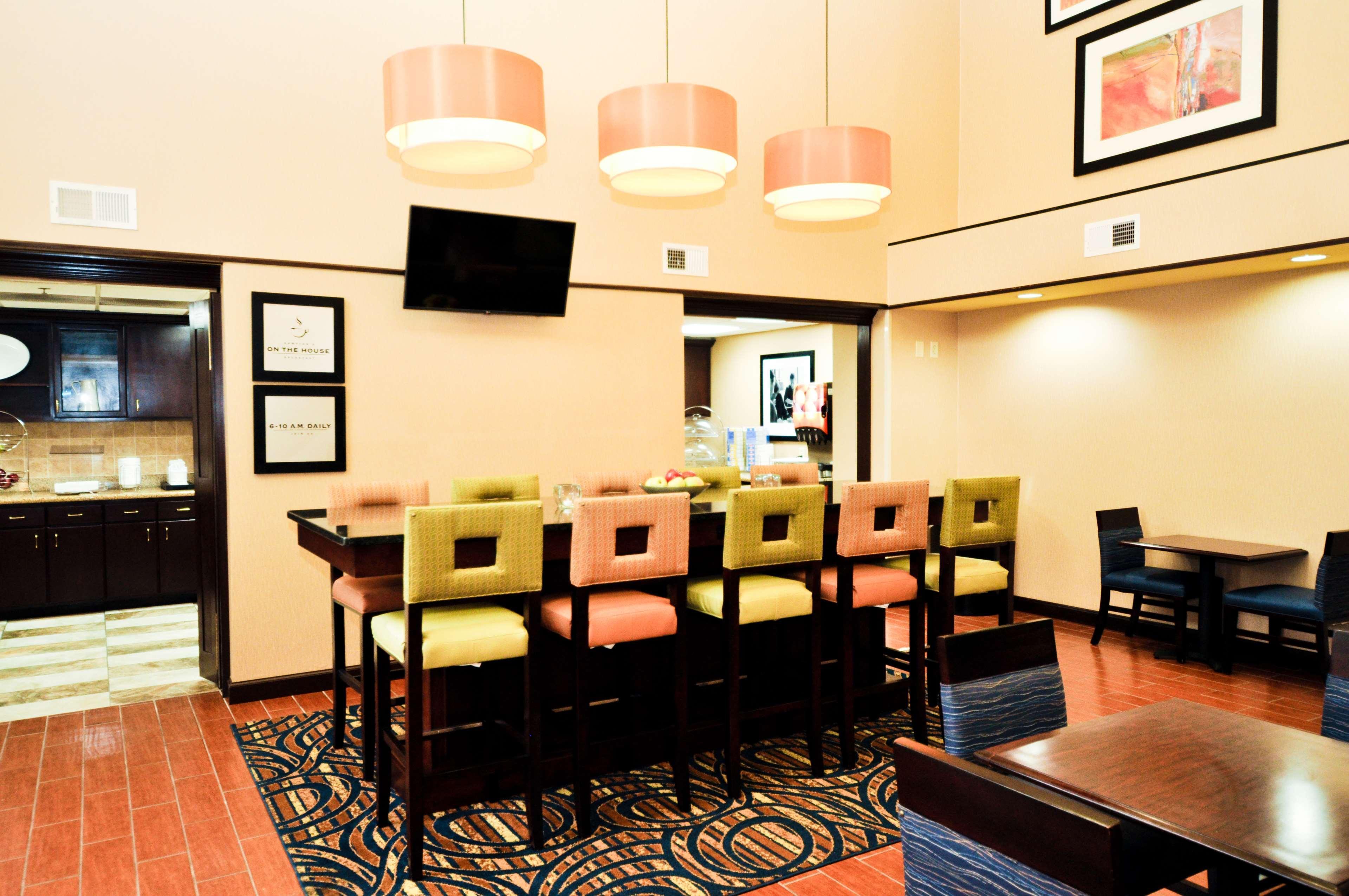 Hampton Inn & Suites Louisville East Exteriör bild