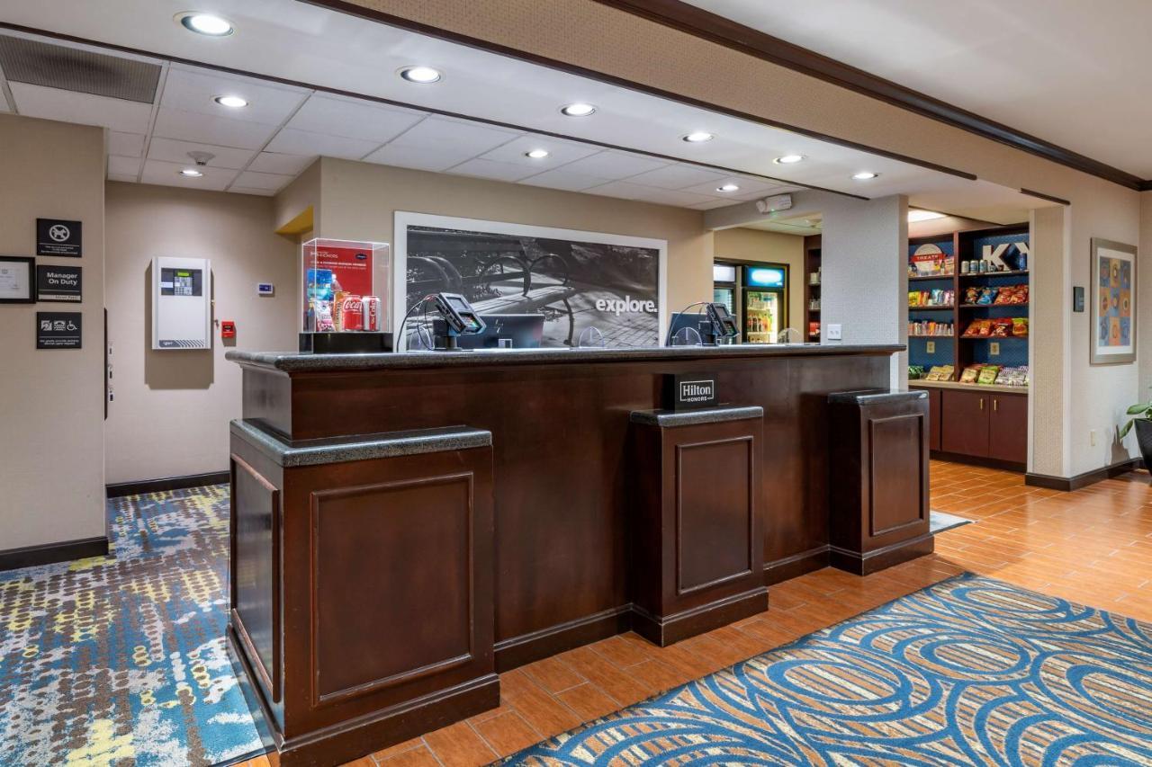 Hampton Inn & Suites Louisville East Exteriör bild