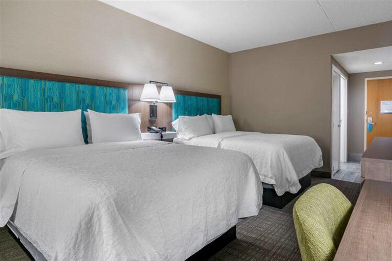 Hampton Inn & Suites Louisville East Exteriör bild