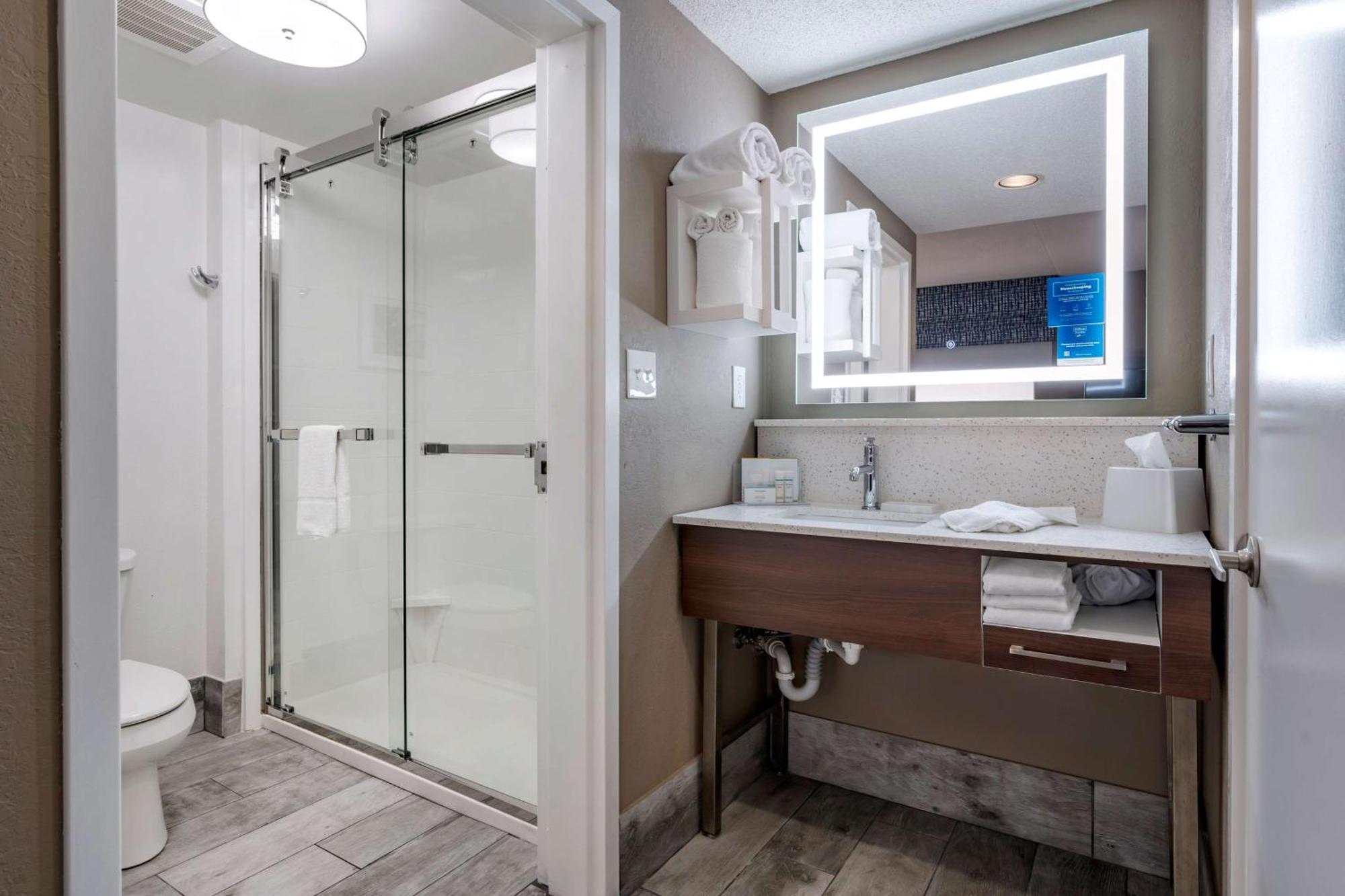 Hampton Inn & Suites Louisville East Exteriör bild