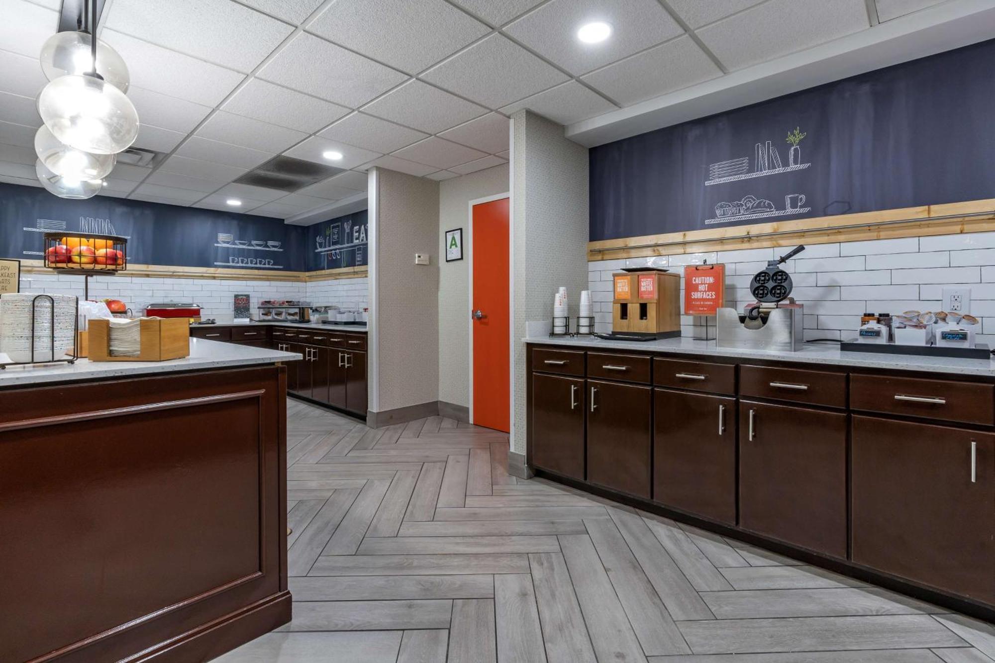 Hampton Inn & Suites Louisville East Exteriör bild