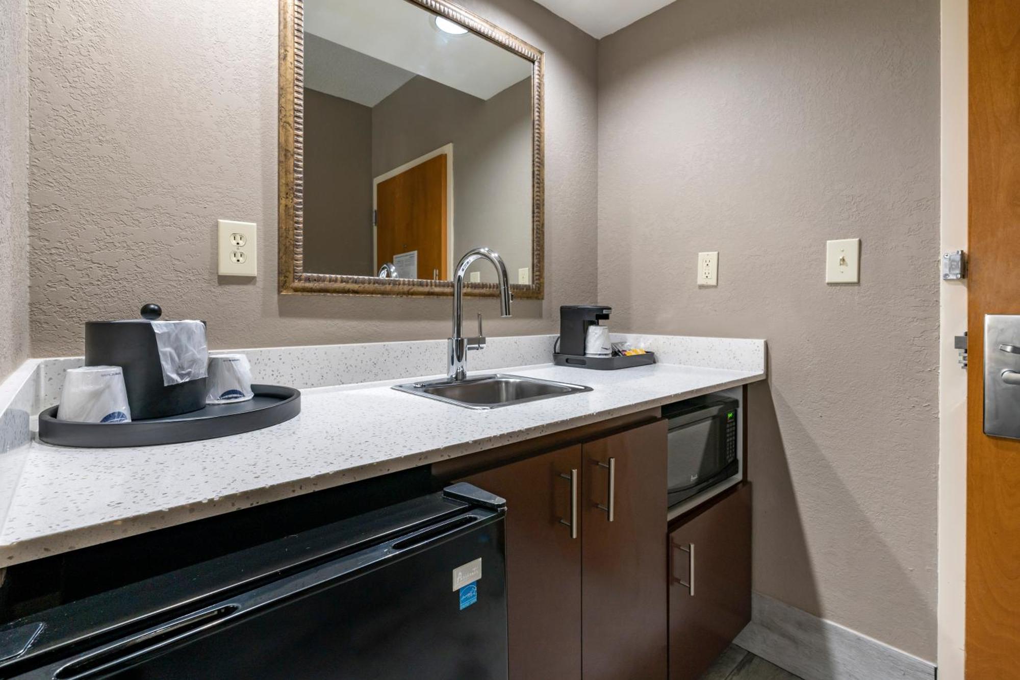 Hampton Inn & Suites Louisville East Exteriör bild