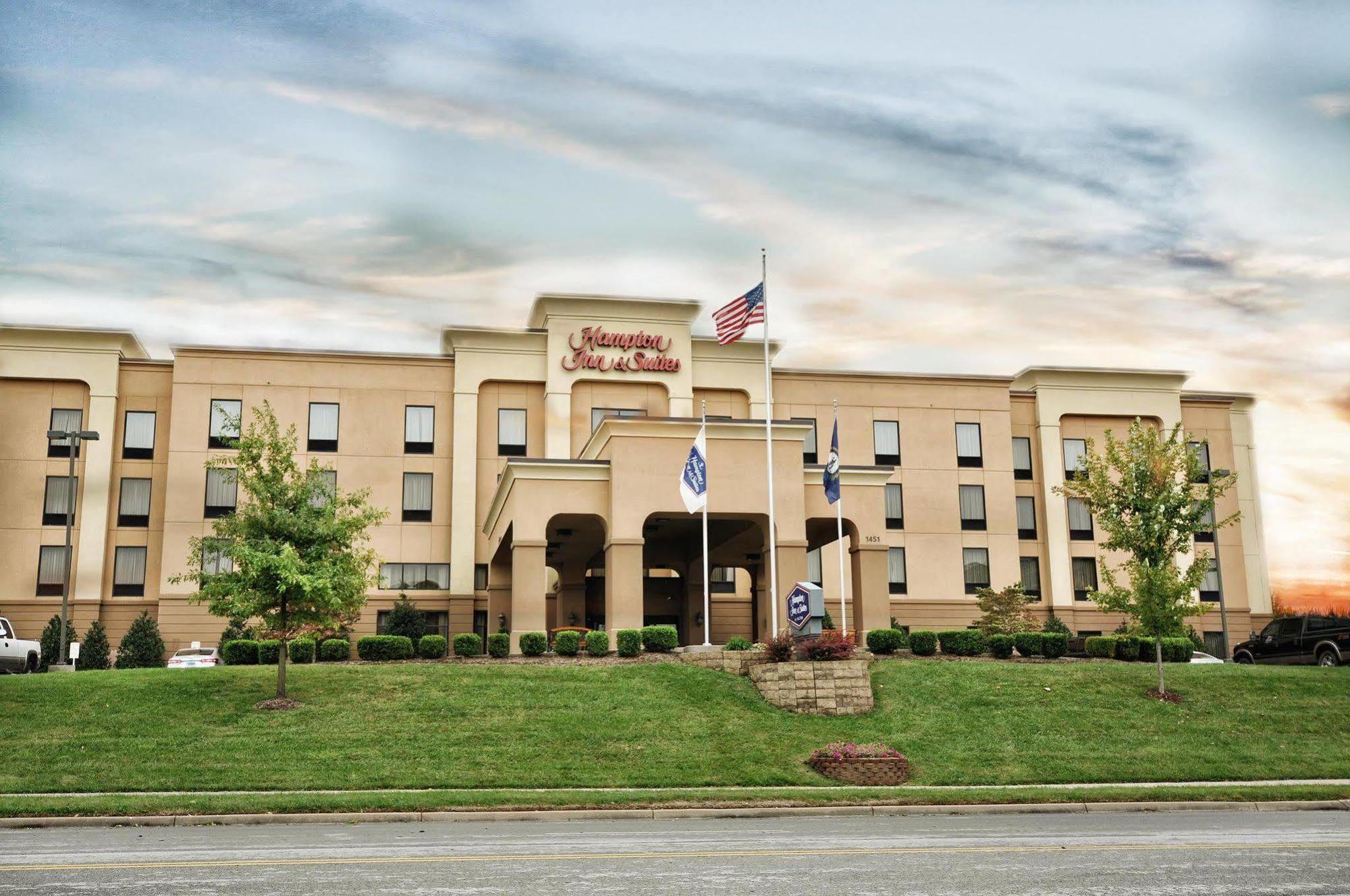 Hampton Inn & Suites Louisville East Exteriör bild